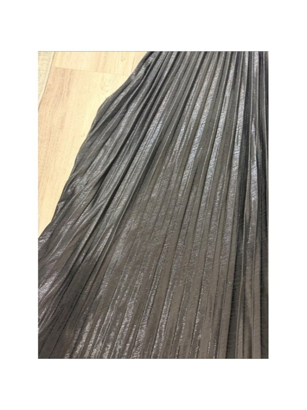 Black Pleated Maxi Skirt left slit size large - Picture 3 of 7